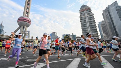 开云体育-深一度｜从“卷”到“暖”，上海半马这样跑过十年