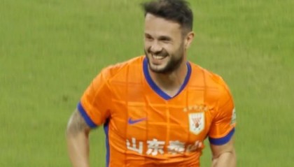 强！卡扎连续7场破门，赛季第四次戴帽，22球领跑射手榜