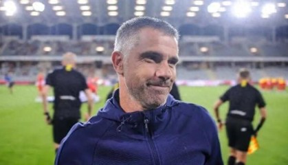 开云-新帅+新援今日抵达，梅州客家不想“混日子”|张效瑞|佩勒纳尔|王嘉楠|杨一虎|欧足联_新浪体育_新浪新闻