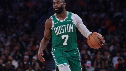 杰伦·布朗：努力打球认真防守是我们球队特质 球迷也尊重这一点