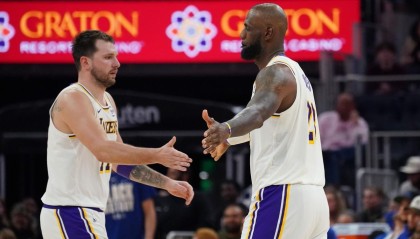 开云体育-湖人24分大胜国王！东里3节打卡，詹姆斯末节之王，刷4个历史纪录