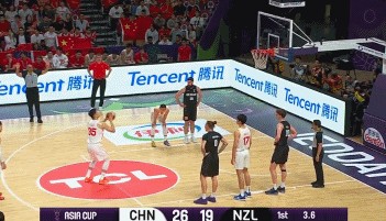 多点开花！中国男篮首节12人轮换，8人完成得分