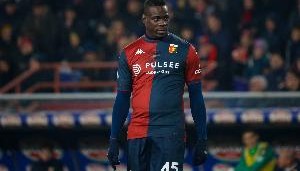 巴洛特利：维埃拉让我一直热身却不让上场，他只是看我不顺眼