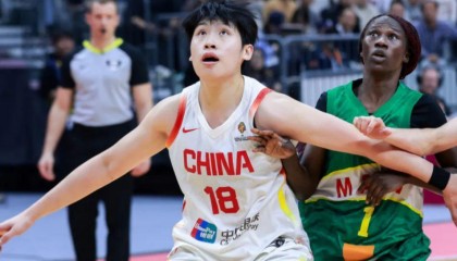 带了又不用！广东大腿3战仅2分4板，球迷质问：为何不选刘禹彤？