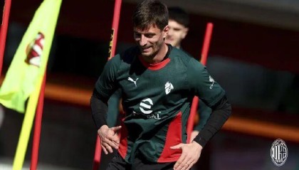 开云-意媒丨米兰周一放假，两人选择加练